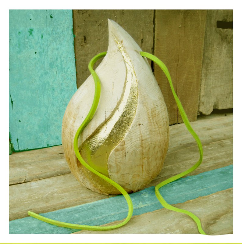 Produktfoto Urnenmodell Beginn1, Künstlerurne aus Tannenholz